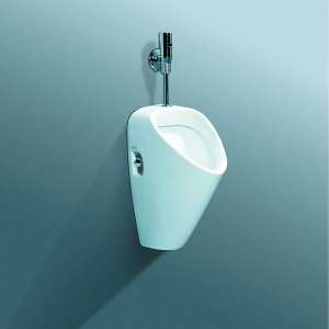 V moderních interiérech nejsou žádnou zvláštností urinaly šetřící vodu (Laufen).