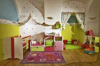 Na budování vlastního pokoje by se mělo dítě podílet a samo určit, jak má vypadat, jakou barvou bude vymalovaná apod.