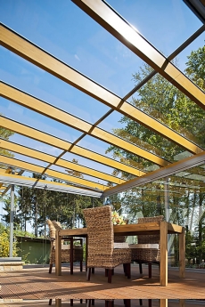 Kombinace dřeva, kovu a skla s precizním zpracováním a promyšlenými detaily vytvoří ze zimní zahrady architektonický skvost (HLADÍK STAVEBNÍ SERVIS).