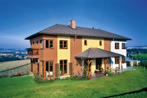 Barevné řešení domu dokáže ovlivnit jeho začlenění do okolí (Primalex).