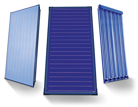 Tři varianty solárních kolektorů BUDERUS: zleva Logasol SKN 3.0 (plochý, celoroční ohřev vody), Logasol SKS 4.0 (plochý, ohřev vody + podpora vytápění) a Vaciosol (vyměnitelné vakuové trubice).