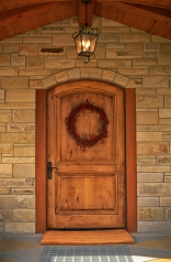 Z nových dveří lze bez problému vykouzlt staré i pomocí speciálních lazurovacích nátěrů a laků.