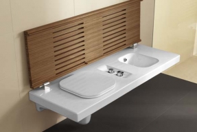 Designová kombinace dřeva a keramiky