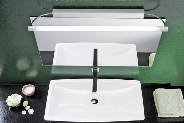 Nástěnné svítidlo Circular (LINEA LIGHT) v provedení lesklý chrom a plexi, cena 7 920 Kč (FANEXIM).