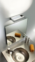 Nástěnné svítidlo Metal (LINEA LIGHT) v provedení lesklý chrom, cena 2 880 Kč (FANEXIM). Nástěnné svítidlo Metal (LINEA LIGHT) v provedení lesklý chrom, cena 2 880 Kč (FANEXIM).