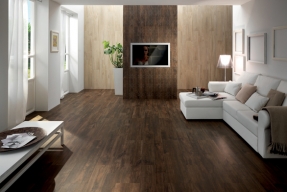 Keramická podlaha s designem dřeva