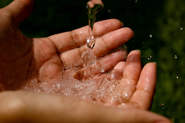 Čistá voda je největší bohatství naší planety - vracet ji do přírody proto musíme zase čistou