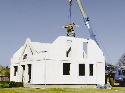 Stavba rodinného domu využívající konstrukční systém Ecobeton Canaba.
