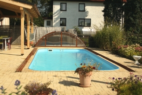 Klasický bazén je vhodné řešení do menšího prostoru nebo pro ty, kteří upřednostňují sterilně čistou vodu.
