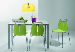 Gripp (výrobce Dexo), lakovaná nebo chromová konstrukce, různé provedení židlí, barvy podle vzorníku, cena od 4 600 Kč (JV POHODA).