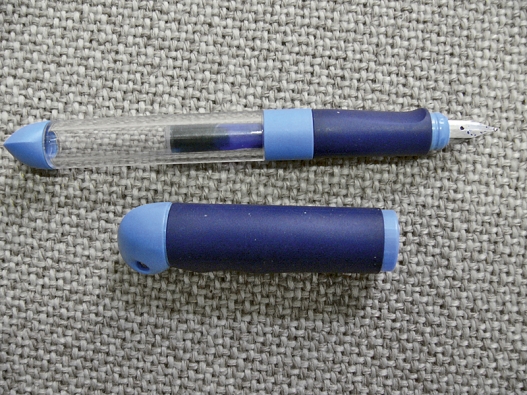 Bombičkové psací pero pro leváky  školou povinné.