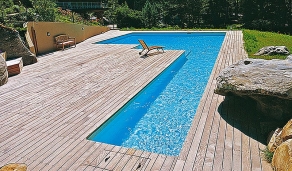 Výhodou francouzského bazénu stavěného metodou ztraceného bednění je i možnost vytvořit libovolný tvar.