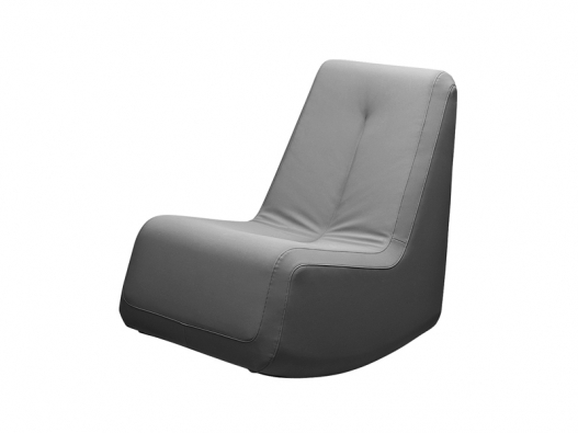 Houpací křeslo Swing (design René Šulc), provedení s područkami nebo bez, cena od 32 000 Kč (MMINTERIER).