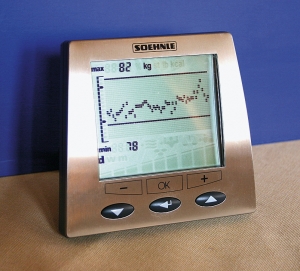 Přenosný displej vah Soehnle-Comfort 5 stisknutím ovládacích tlačítek zobrazí trend hmotnosti i BIA-parametrů.