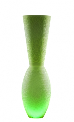 Váza Pompa, ručně broušené sklo, cena 55 000 Kč (RONY PLESL STUDIO).
