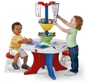 Kreslicí stolek je určen pro děti, které rády malují. Věž je vyrobena z barevného, odolného a zároveň snadno udržovatelného plastu.