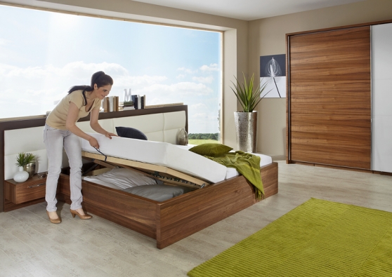 Při koupi nové postele zohledněte také úložný prostor, zejména v případě menší ložnice (JITONA).