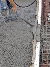 V betonové plástvi nesmí být žádné kaverny, směs musí vyplnit všechny skuliny a mezery.
