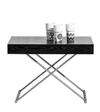 Servírovací stolek Occa 2005 (BoConcept), černě mořený dub, cena 7 840 Kč (DECOLAND).
