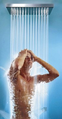 Sprchování pro náročné – stropní čtvercová sprcha Cascade (Fornara &amp; Maulini) z nerez oceli se 196 tryskami, k dostání v rozměrech 35 x 35 cm, 50 x 50 cm, 80 x 80 cm, cena od 62 106 Kč (Aqua Trade).
