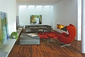 Dřevěná podlaha z kolekce Linea (Parket design), dekor Palisander, cena 1 428 Kč/m² (STUDIO PODLAHY HETH).