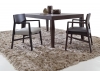 Rozkládací stůl Tribeca, rozměr 180/280 x 105 x 75 cm, materiál dřevo, cena 75 130 Kč, židle Brera, čalouněná kůží, cena 11 520 Kč, NATUZZI.