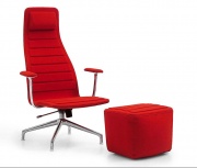 Sestava Lotus, design Jasper Kortison, cena židle 45 743 Kč, podnožky 21 496 Kč (Ranný Architects).