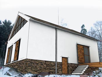 Posuvné dřevěné okenice zapadají do venkovské architektury.