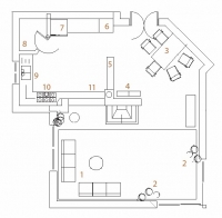 Půdorys varianty A: 1 rohová sedací souprava, 2 květiny, 3 jídelní kout, 4 skleník s dekoračními předměty, 5 nízký stolek, 6 sloup se zabudovanou mikrovlnnou a horkovzdušnou troubou, 7 lednice, 8 spíž, 9 mycí zóna s dřezem, 10 varná zóna, 11 barové okénko se sedátkem.