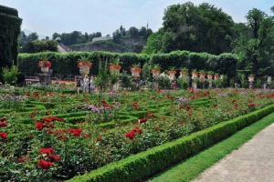 Krásné rosárium můžete spatřit v arcibiskupské zahradě v rakouském Salcburku.
