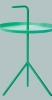 Příruční stolek s držadlem na přenášení Don´t Leave Me (HAY), ocel a epoxidový práškový lak, Ø 38 cm, v. 44/58 cm, cena od 4 046 Kč, STOCKIST.