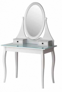 Toaletní stolek Hemnes, 100 x 50 cm, výška 159 cm, cena vč. zrcadla 5 490 Kč, www.ikea.cz.