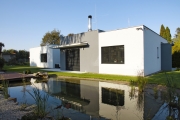 Titul Dům roku 2014 s absolutně nejvyšším počtem čtenářských hlasů získává dům Lime se soutěžním kódem T24, který byl postaven podle projektu společnosti Hoffmann, spol. s r. o., Chrudim. Realizovala firma SHS-2, Ing. Havrda a synové.