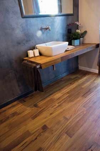 Podlahy Masterfloor Teak jsou pro svoji odolnost vůči vodě vhodné i do koupelen, kuchyní a toalet.