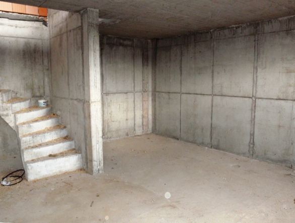 Značkový beton PERMACRETE pomáhá svým složením omezit vznik trhlin od smrštění a hydratačního tepla a průsak hmotou betonu.