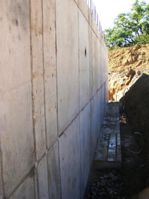 Značkový beton PERMACRETE pomáhá svým složením omezit vznik trhlin od smrštění a hydratačního tepla a průsak hmotou betonu.