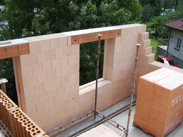 Výrobce cihelného stavebního systému Heluz nabízí keramické překlady vhodné pro vnější i vnitřní stěny.