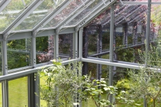 Možnost ventilace elektricky ovládanými střešními okny nebo ventilátory s automatickým řízením nabízí systém SDL Akzent Vision (HLADÍK).