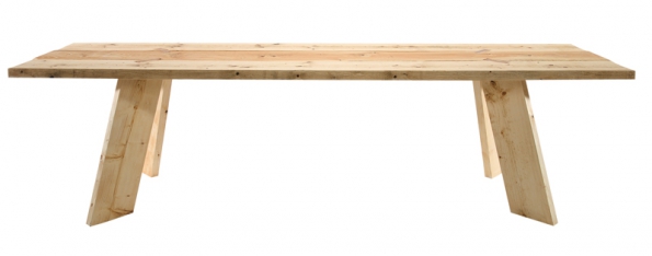 Masivní stůl z borového dřeva Feldmark (Magazin) sestavený ze  6 fošen, 275 x 72 x 74 cm, cena  24 426 Kč, www.magazin.com.