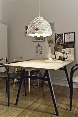 Lampa GM 30 (Menu), design Grethe Meyer,  v. 12 cm, Ø 15 cm,  cena 5 312 Kč,  v. 21 cm, Ø 30 cm,  cena 11 660 Kč,  www.utilitydesign.co.uk.