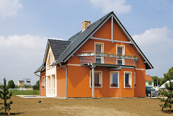 Technologie z prefabrikovaných masivních eko-betonových dílců zaručuje maximální přesnost rozměrů hotové stavby a až o 15 % více vnitřního prostoru. Vysoká pevnost přináší prakticky neomezenou životnost domu (CANABA).