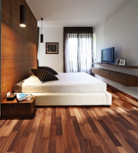 Dřevěná podlaha může výrazně ovlivnit atmosféru interiéru a jeho vzezření – Kährs, kolekce World Dekor Jarrah Sydney.