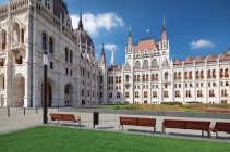 Proměna náměstí Kossuth Lájos tér v Budapešti Proměna náměstí Kossuth Lájos tér v Budapešti