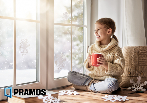 Pořádná zima s deštěm, sněhem a teplotami kolem nuly prověří zpravidla velkou část vybavení domu. Celkem zabrat mohou dostat i vaše nová plastová okna. Jak je tedy seřídit na zimu, aby neutrpěla zbytečné škody, a nadto aby plnila na jedničku svoji funkci? (Zdroj: PRAMOS)