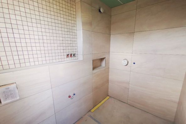 Spojení praktičnosti, estetiky a nadčasového designu nabízí prostory koupelen. (Zdroj: Wienerberger)