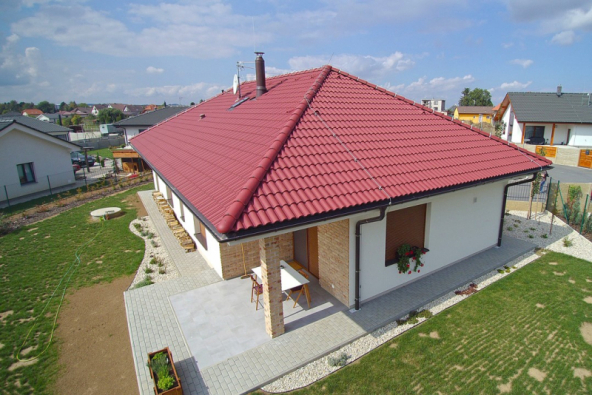 Střešní taška Danubia - višňová (zdroj: MEDITERRAN)