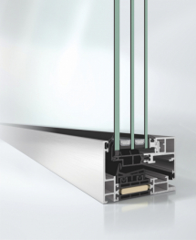 Panoramatické tepelněizolační hliníkové okno Schüco AWS 75 PD.SI (základní stavební hloubka 75 mm, Panorama Design, Super Insulated). Zdroj: Schüco CZ