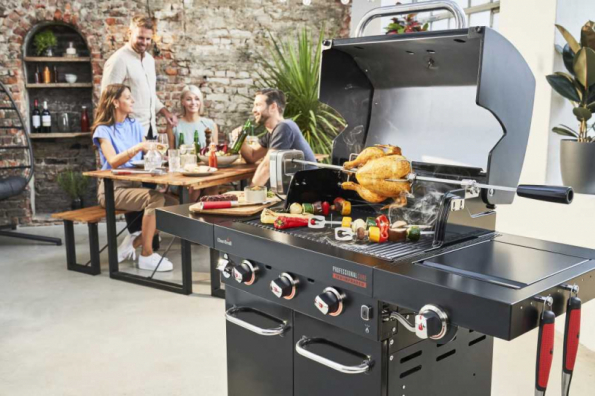 Plynový gril Professional Core B3 Char-Broil (zdroj: Mountfield)