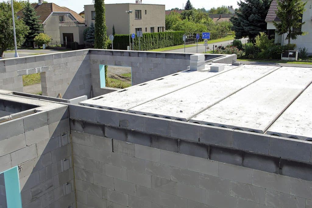 Skladba ploché střechy bungalovu před osazením panely Spiroll