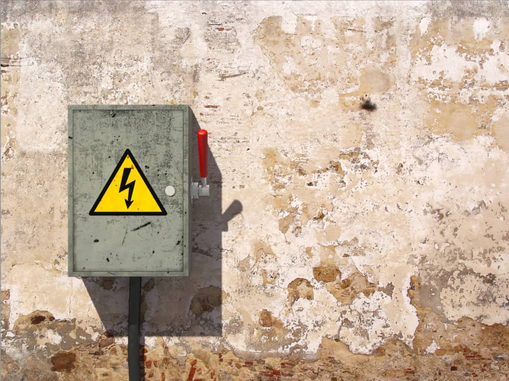Elektroinstalace kolem domu – venkovní zásuvka na zahradě